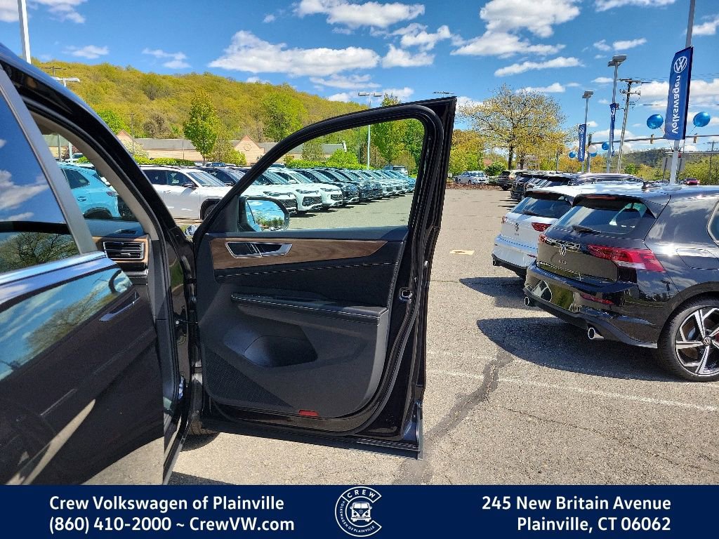 Used 2024 Volkswagen Atlas SE AWD/4WD image 42