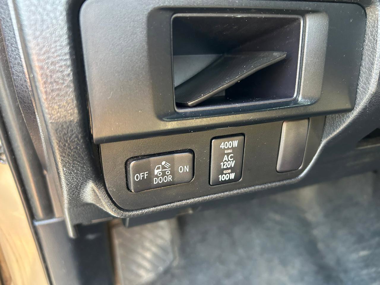Used 2016 Toyota Tacoma Limited w/ Towing Package AWD/4WD image 11