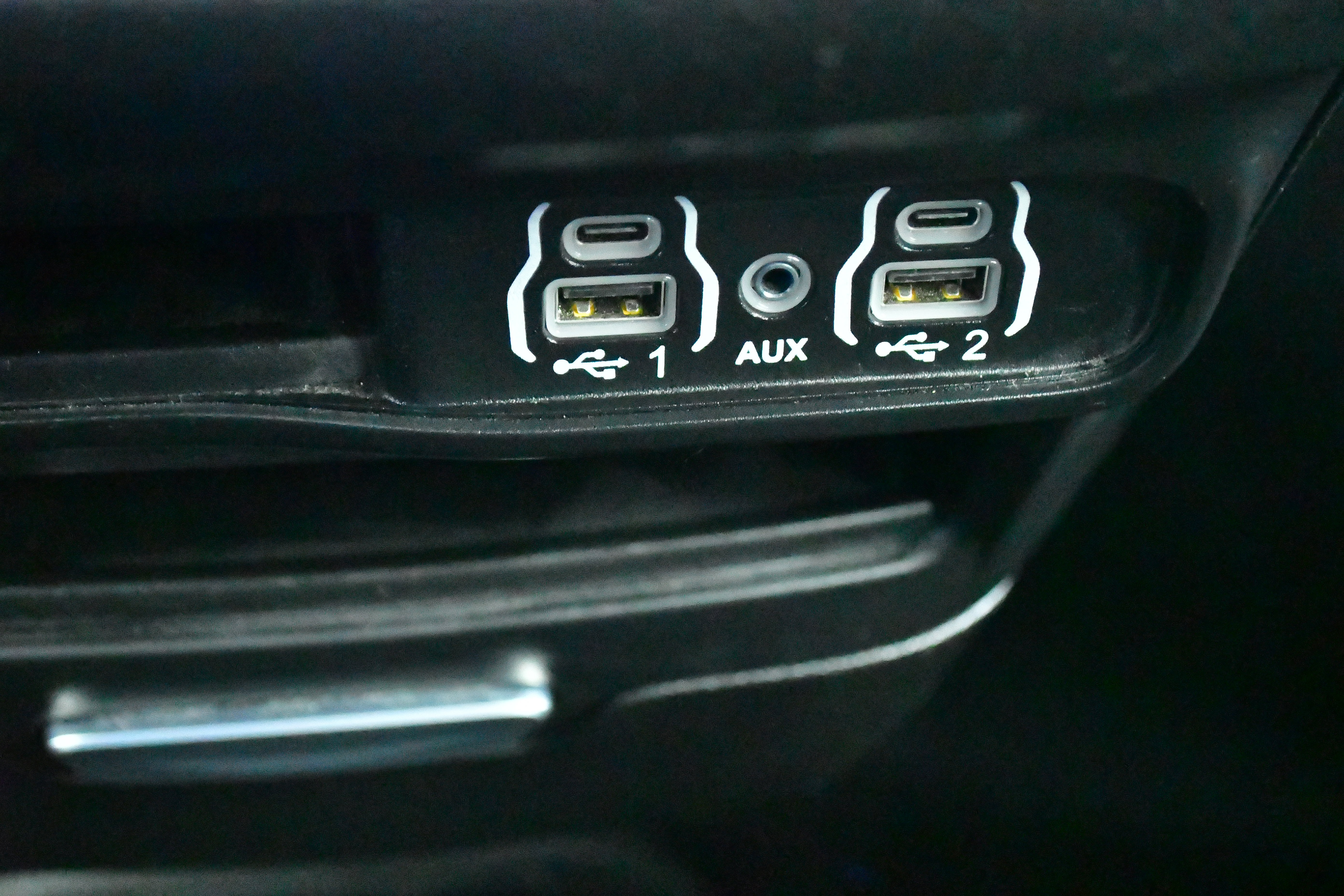 Used 2023 Chrysler Pacifica Touring FWD image 26