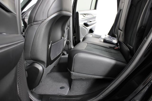 New 2026 Jeep Grand Cherokee Laredo image 18