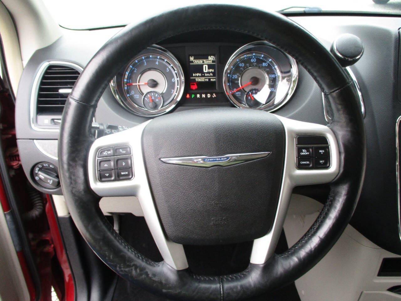 Used 2015 Chrysler Town & Country Touring-L w/ Driver Convenience Group FWD image 14