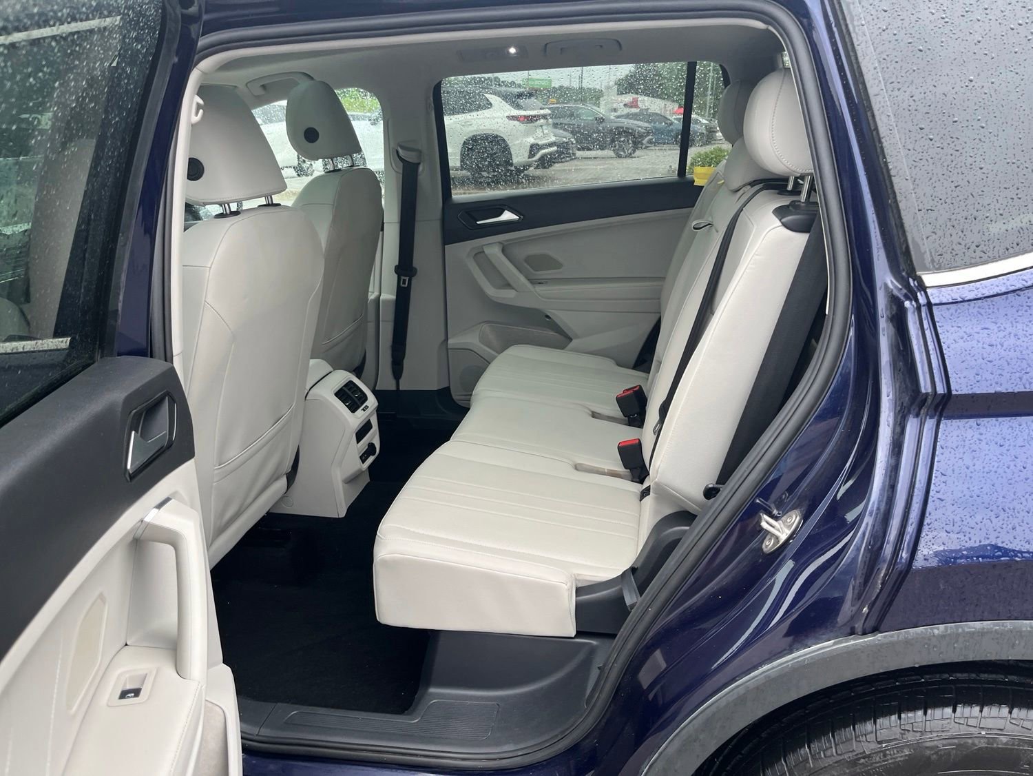 Used 2023 Volkswagen Tiguan SE w/ Panoramic Sunroof Package FWD image 29