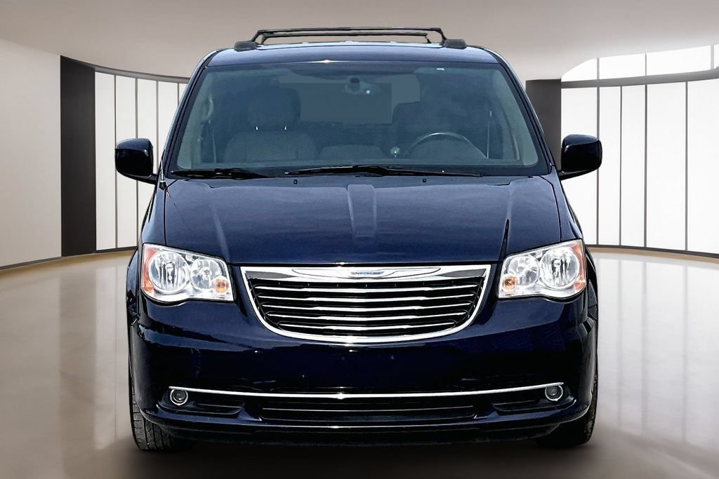 Used 2014 Chrysler Town & Country Touring FWD image 3