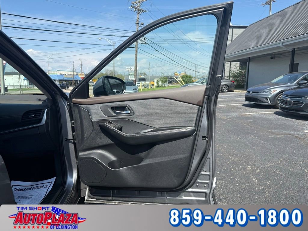 Used 2023 Nissan Rogue SV AWD/4WD image 17