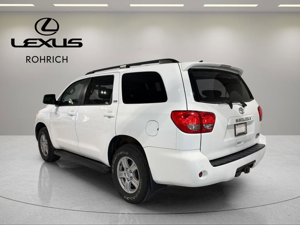 Used 2016 Toyota Sequoia SR5 w/ Premium Package image 8