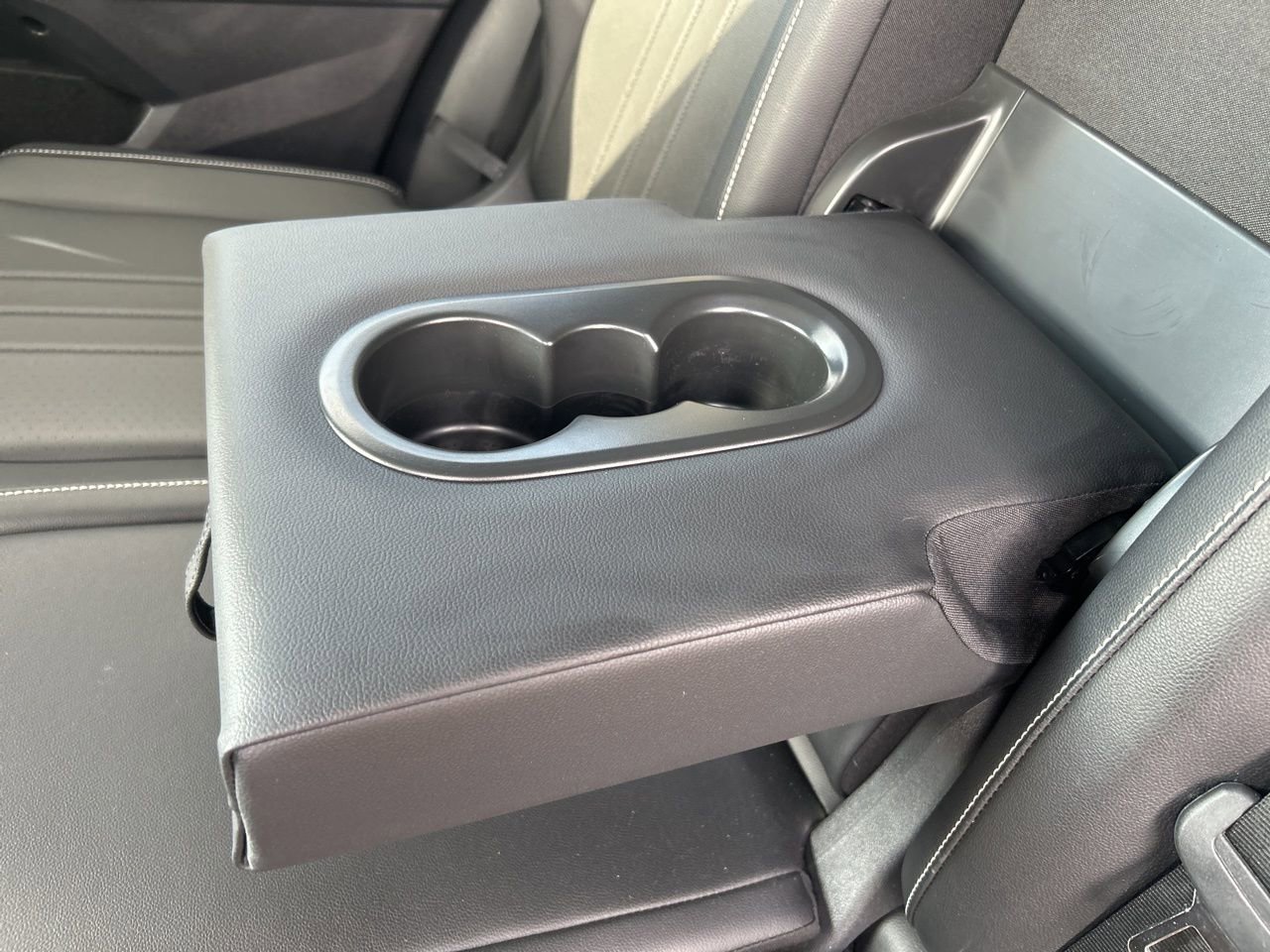 Used 2024 Volkswagen Tiguan SE R-Line image 31