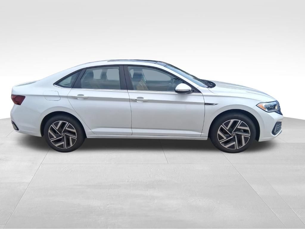 Used 2024 Volkswagen Jetta SEL FWD image 4