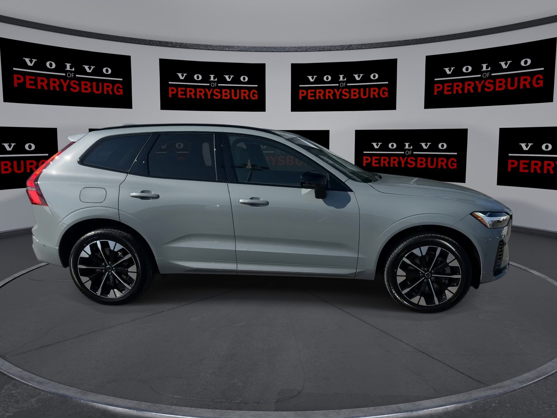 New 2026 Volvo XC60 T8 Plus w/ Protection Package Premier image 9