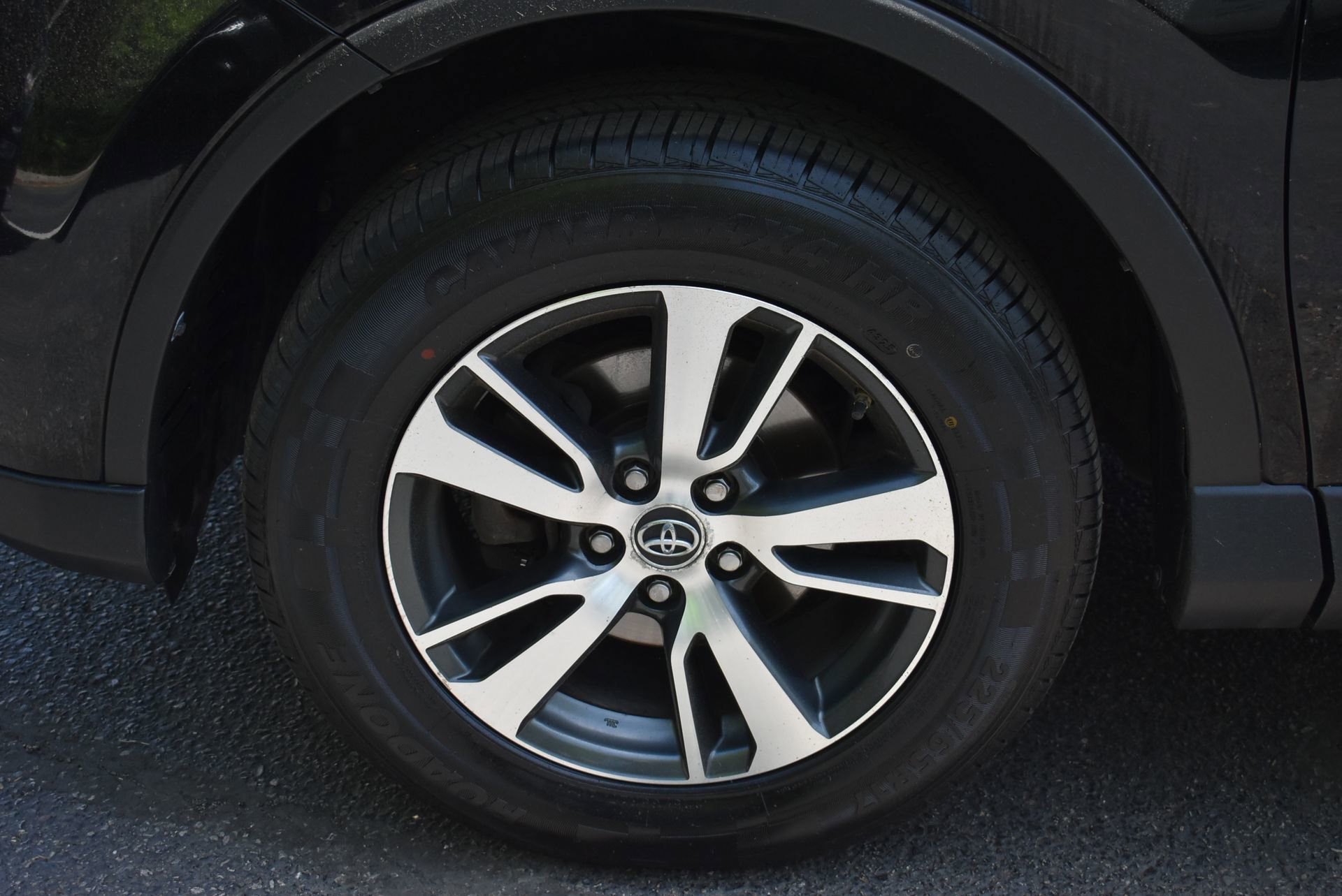 Used 2018 Toyota RAV4 XLE w/ Plus Extra Value Package AWD/4WD image 11