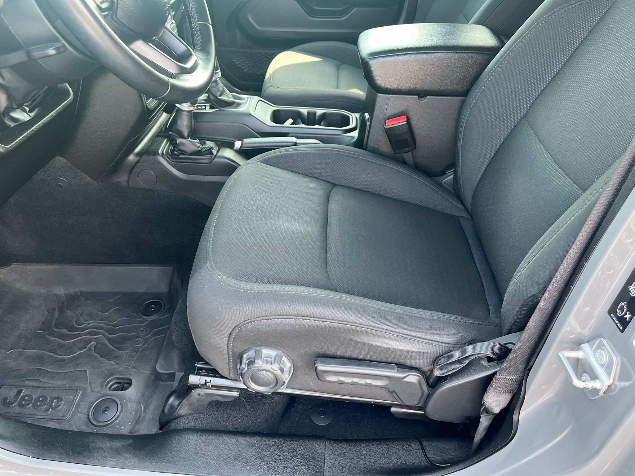 Used 2022 Jeep Wrangler Unlimited Sport AWD/4WD image 16