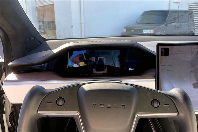 Used 2022 Tesla Model X image 18