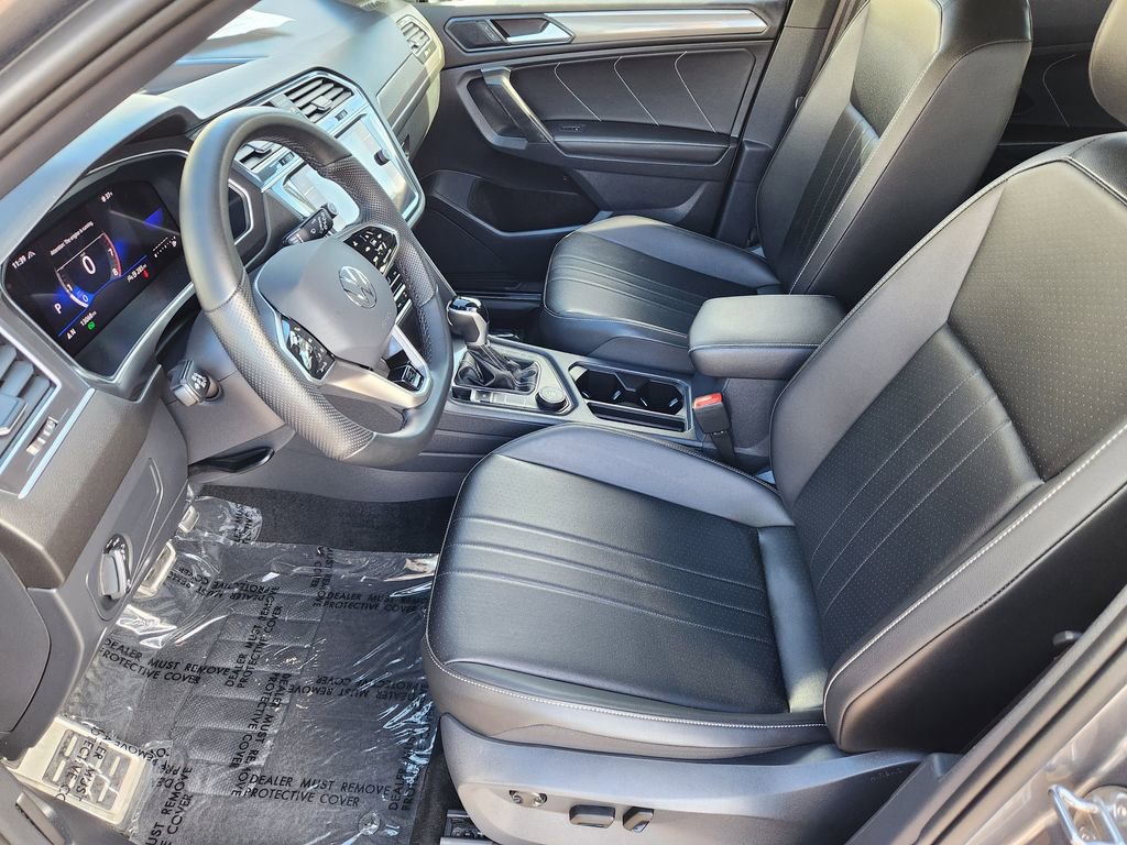 Certified 2024 Volkswagen Tiguan SE R-Line image 10