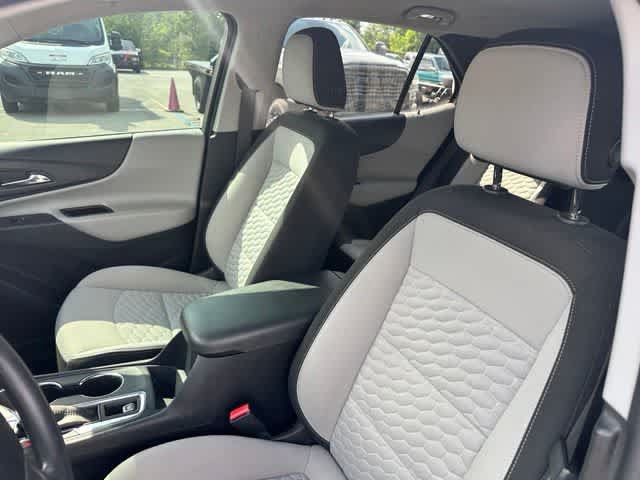 Used 2021 Chevrolet Equinox LS w/ LS Convenience Package FWD image 4