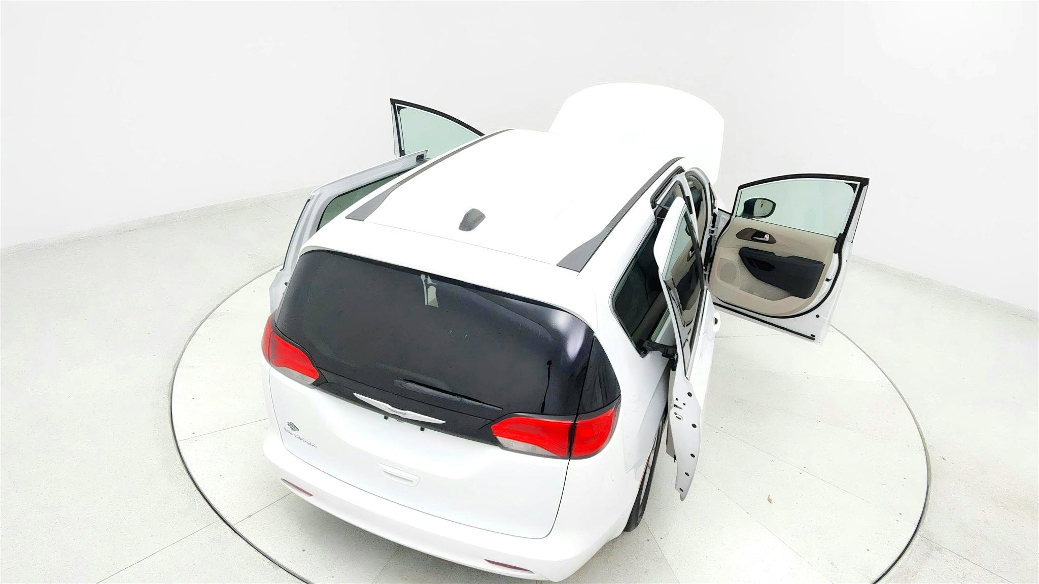 Used 2023 Chrysler Voyager LX FWD image 23