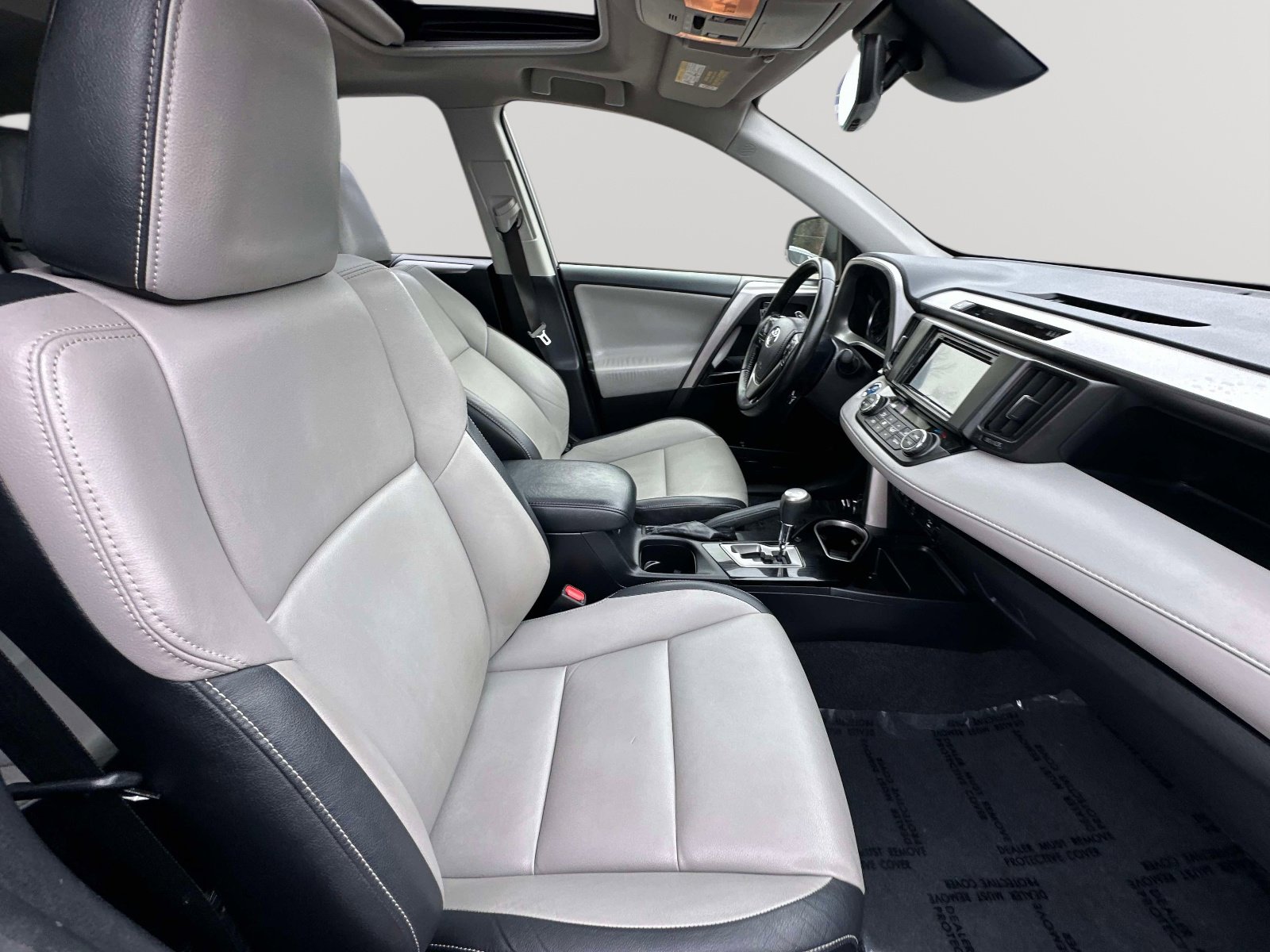 Used 2017 Toyota RAV4 Limited w/ Advanced Technology Package image 28