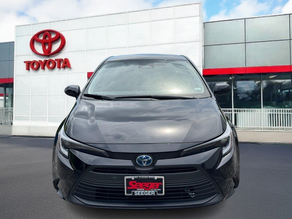 Used 2025 Toyota Corolla LE FWD image 13