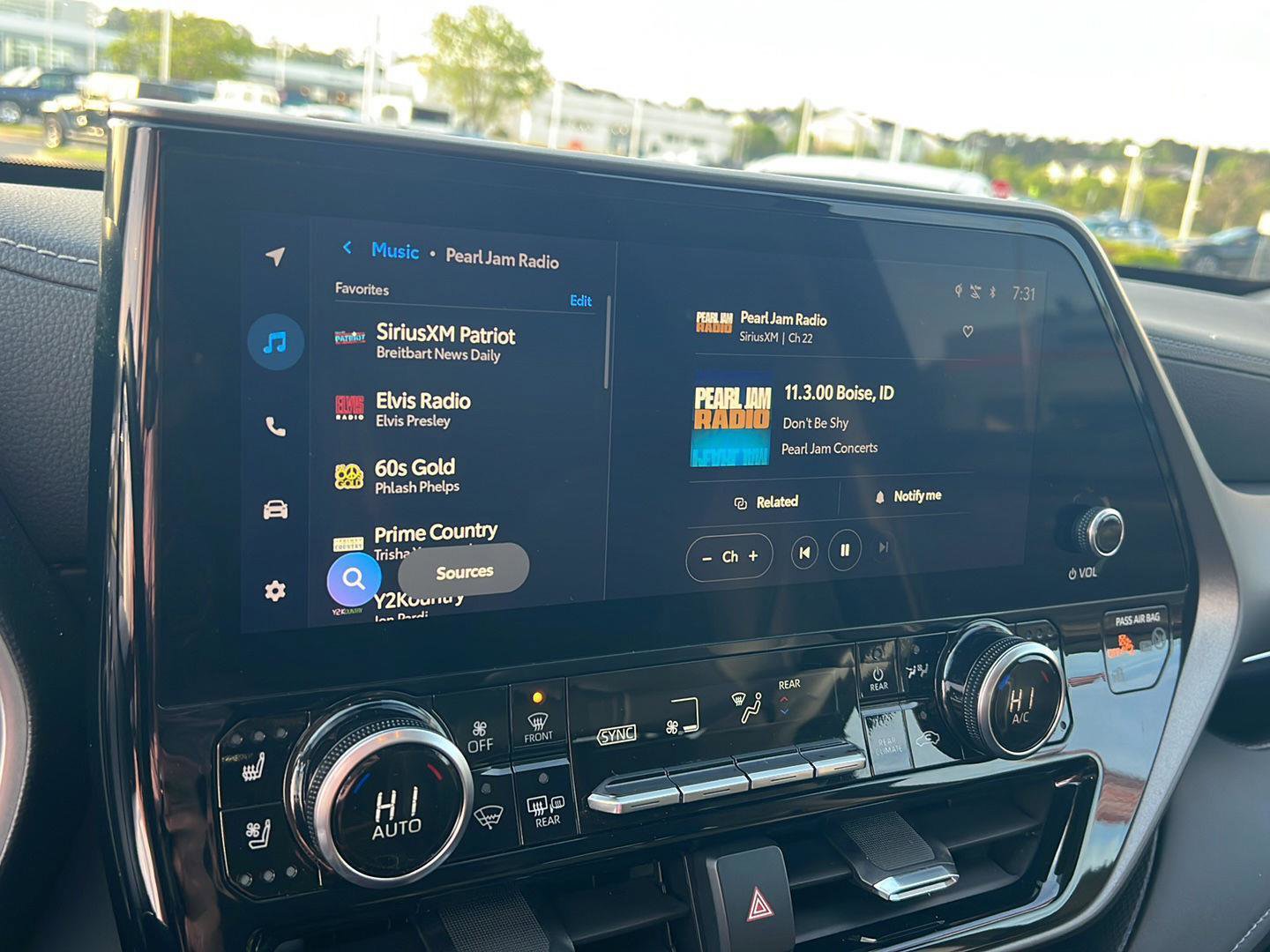 Used 2023 Toyota Highlander Limited image 24