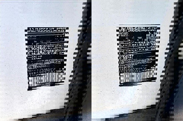 Used 2025 Mercedes-Benz GLB 250 4MATIC image 6