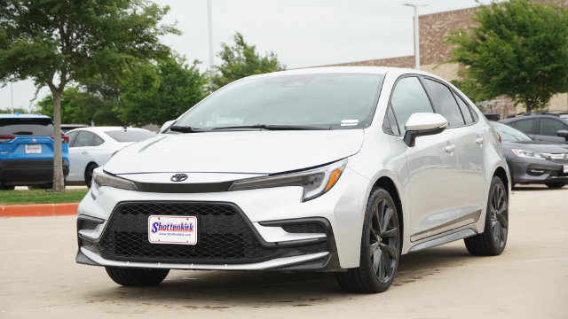 Used 2024 Toyota Corolla SE FWD image 2