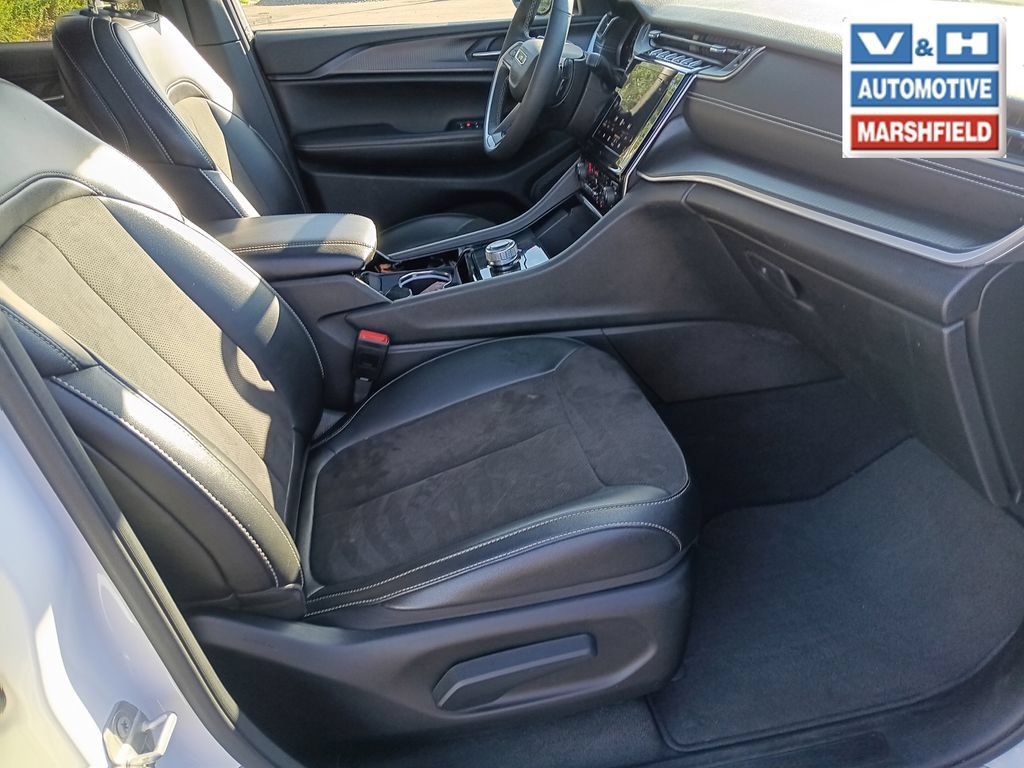 Used 2023 Jeep Grand Cherokee Altitude AWD/4WD image 21