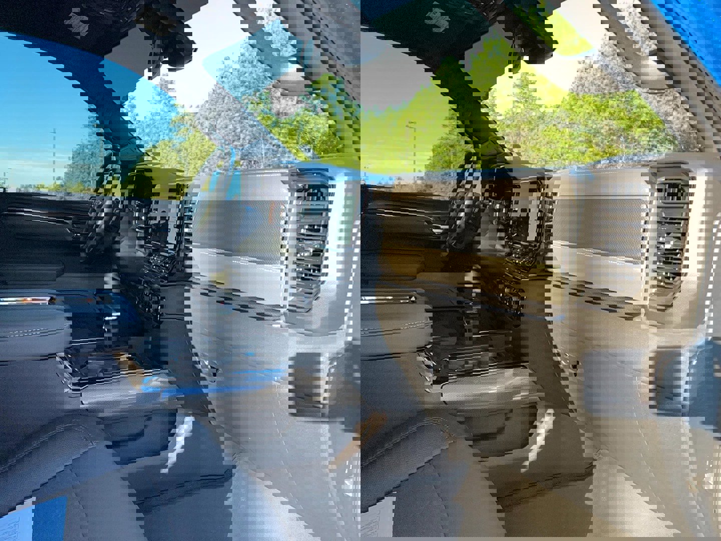 Used 2022 Chevrolet Silverado 1500 ZR2 image 24