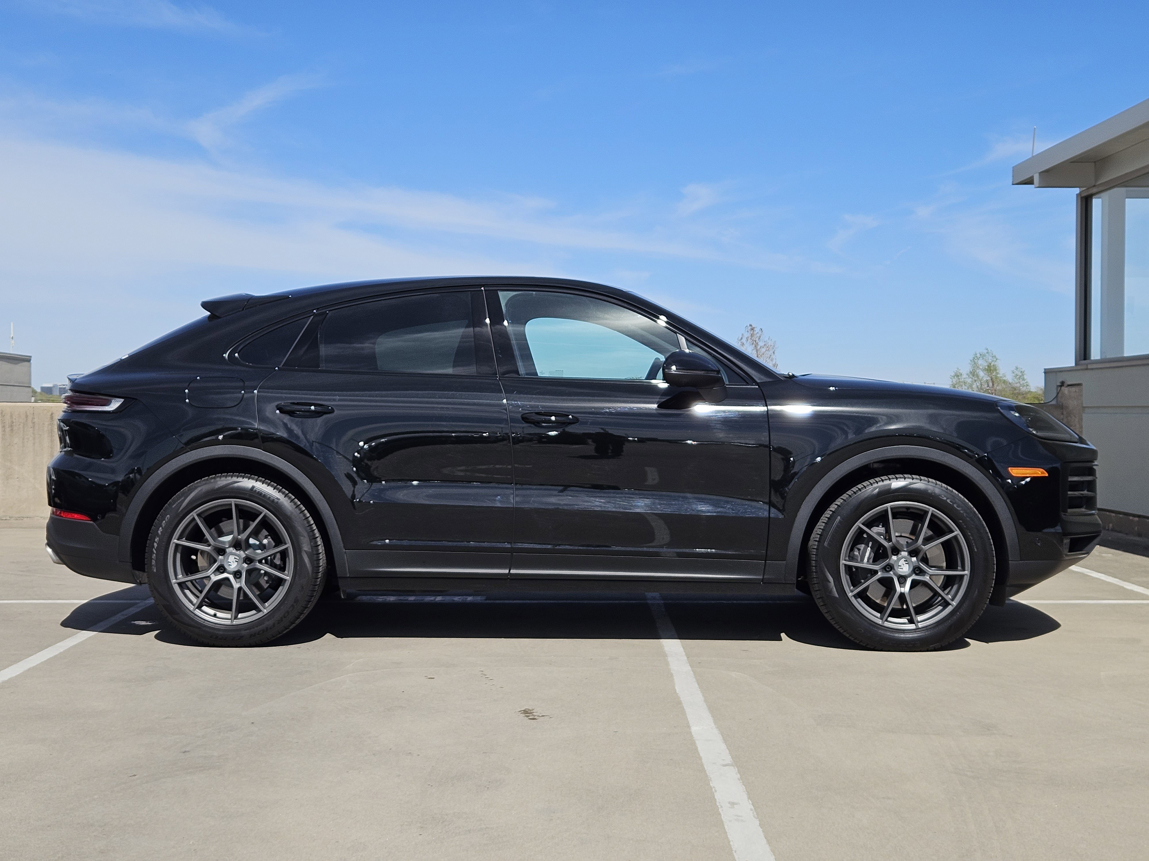 Used 2025 Porsche Cayenne image 9