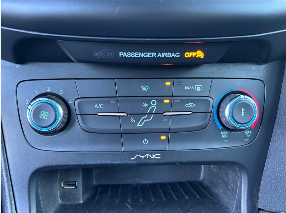 Used 2015 Ford Focus SE image 23