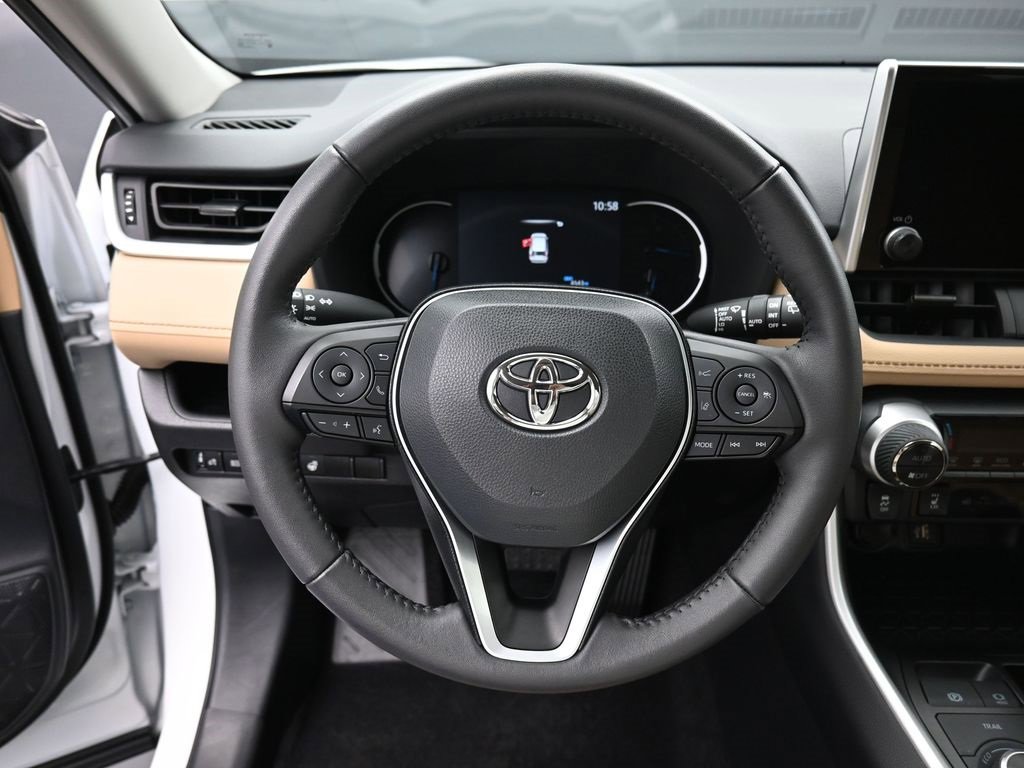 Used 2025 Toyota RAV4 XLE image 16