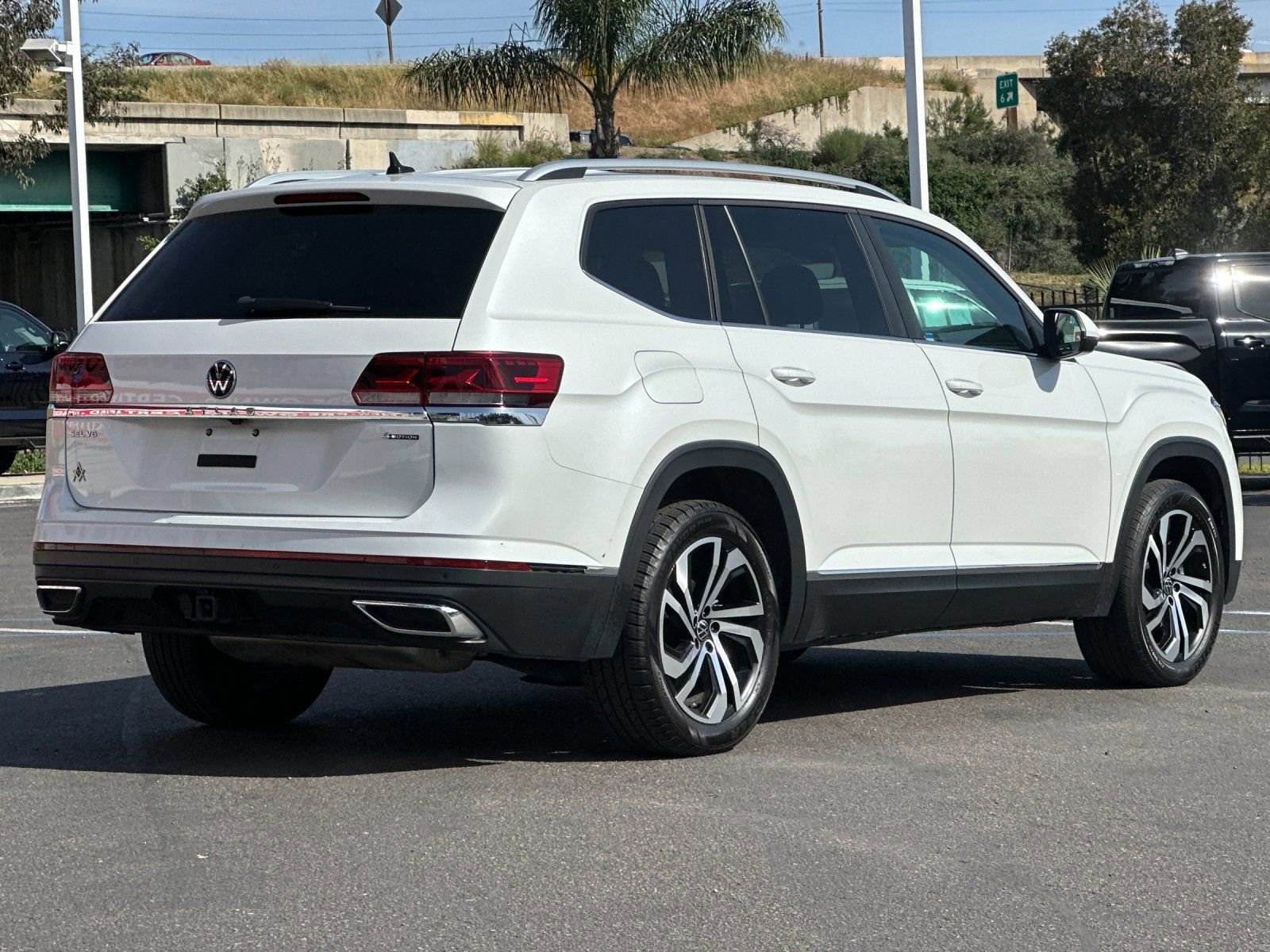 Used 2023 Volkswagen Atlas SEL image 5