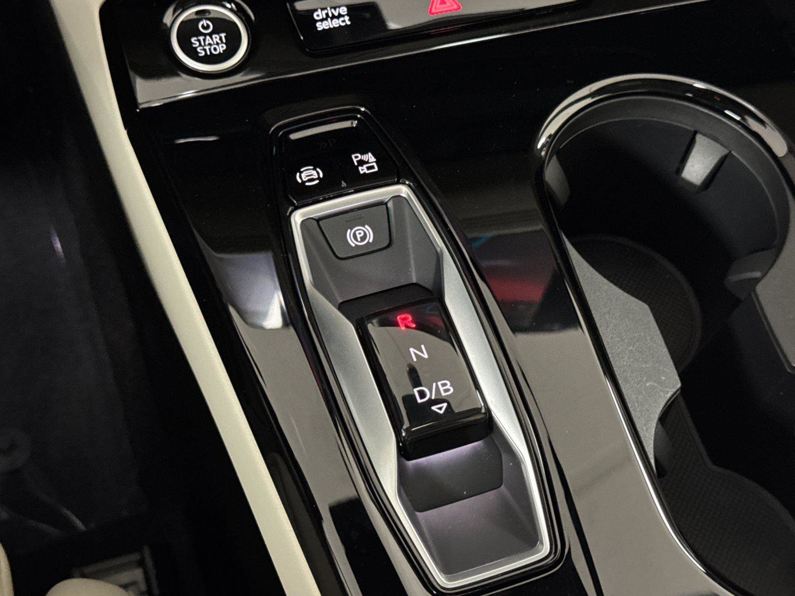 New 2025 Audi Q6 e-tron Premium Plus AWD/4WD image 20