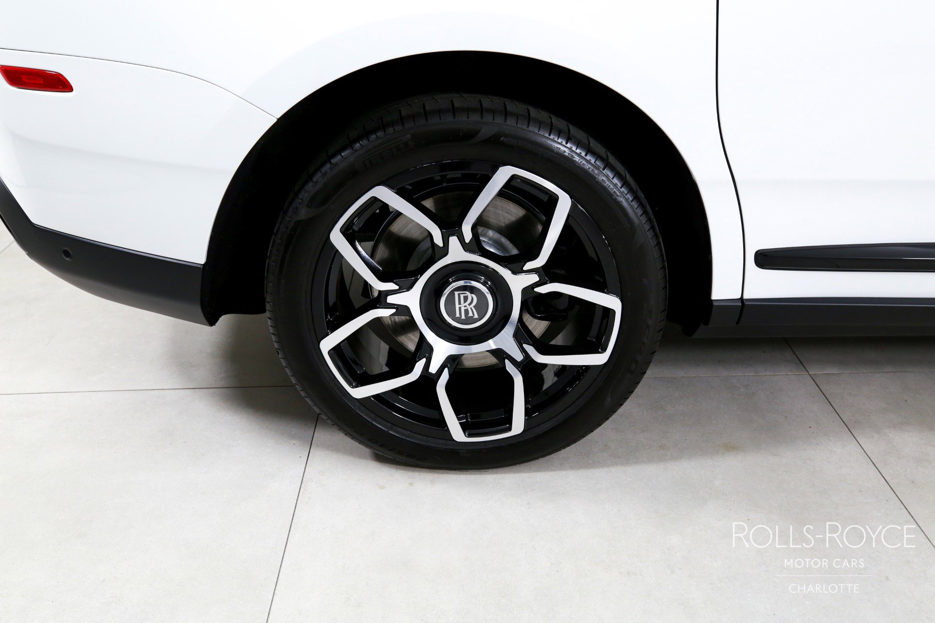 Used 2023 Rolls-Royce Cullinan Black Badge w/ Driver's Package image 41