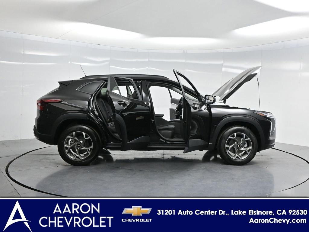 New 2026 Chevrolet Trax LT w/ Sunroof Package FWD image 3