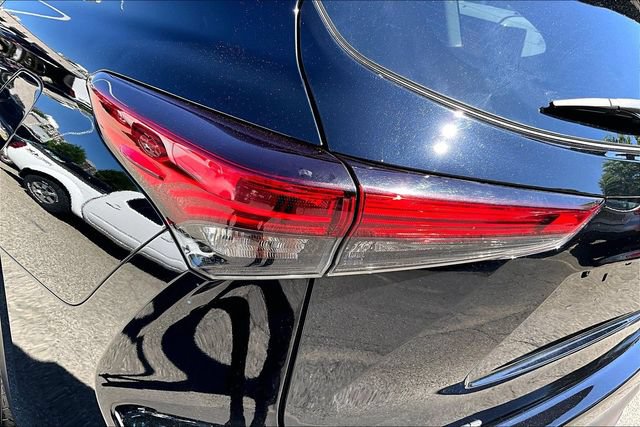 Used 2021 Toyota Highlander XLE FWD image 25