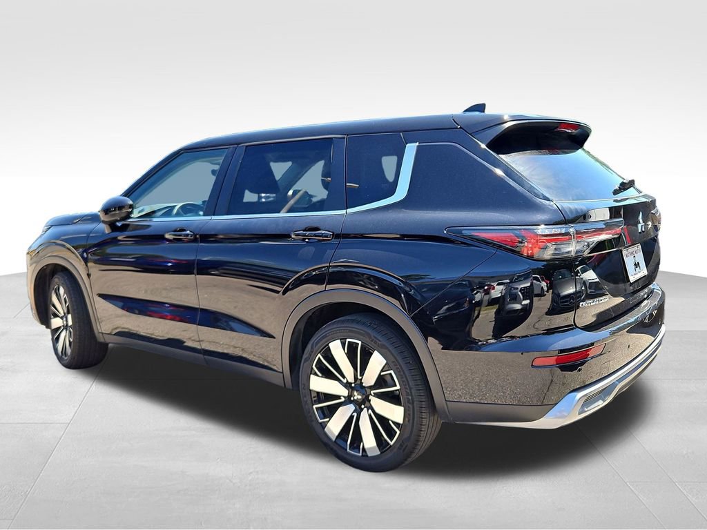 Used 2025 Mitsubishi Outlander SE AWD/4WD image 5