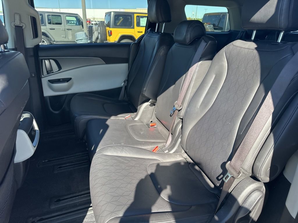 Used 2024 Kia Carnival LX image 17