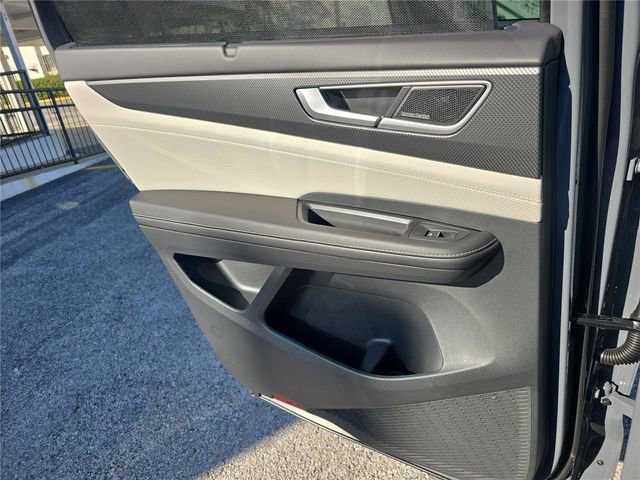 New 2026 Volkswagen Atlas Cross Sport SEL Premium R-Line image 9