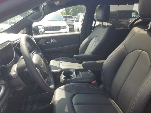 New 2027 Chrysler Pacifica Select w/ Family Tech Group FWD image 17