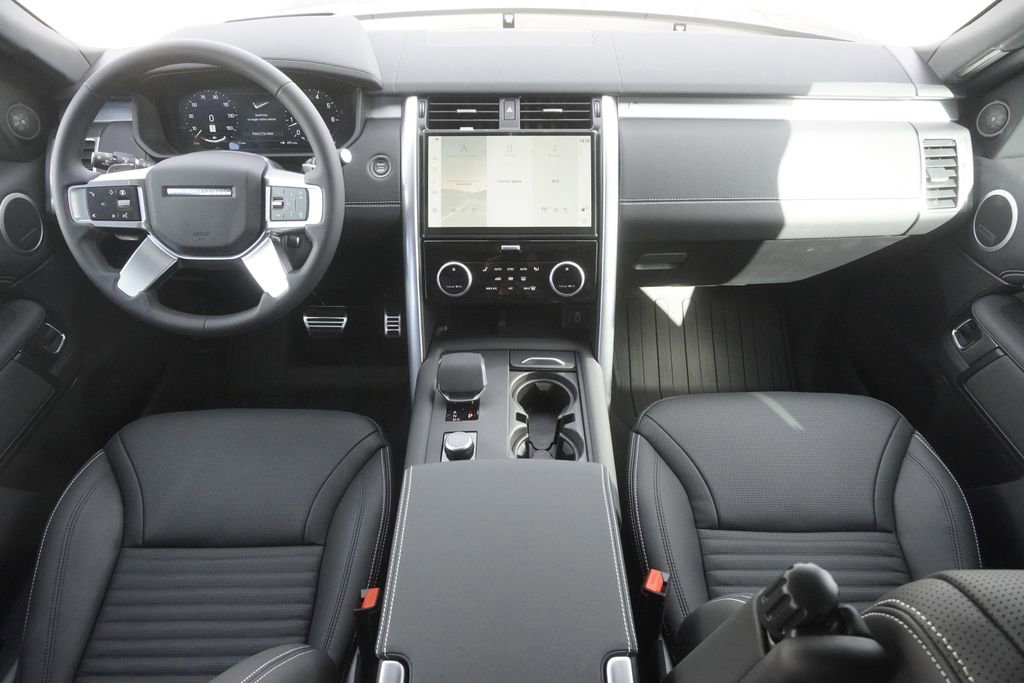 New 2026 Land Rover Discovery Limited Edition image 9