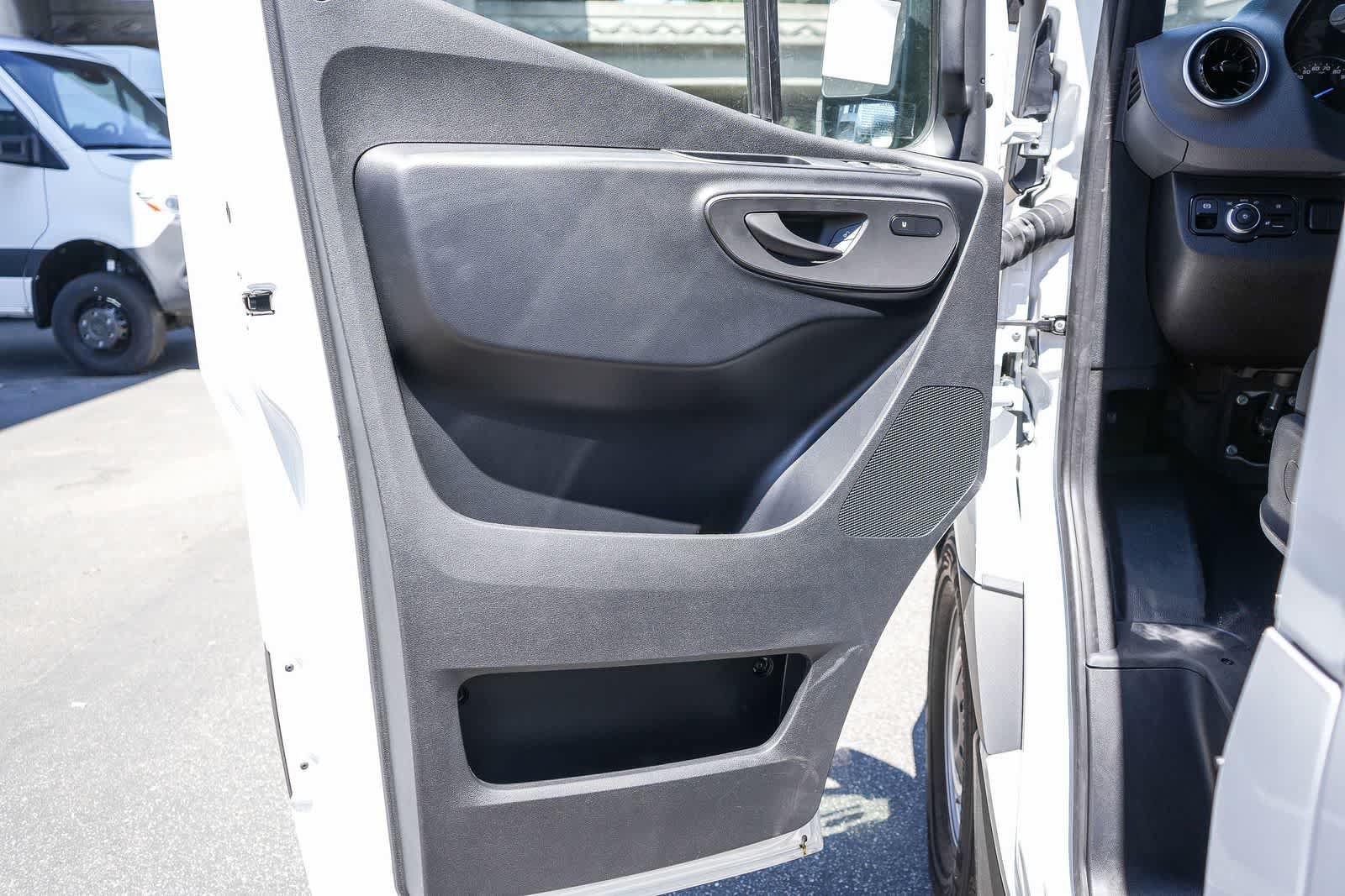 New 2025 Mercedes-Benz eSprinter 170 Cargo image 22