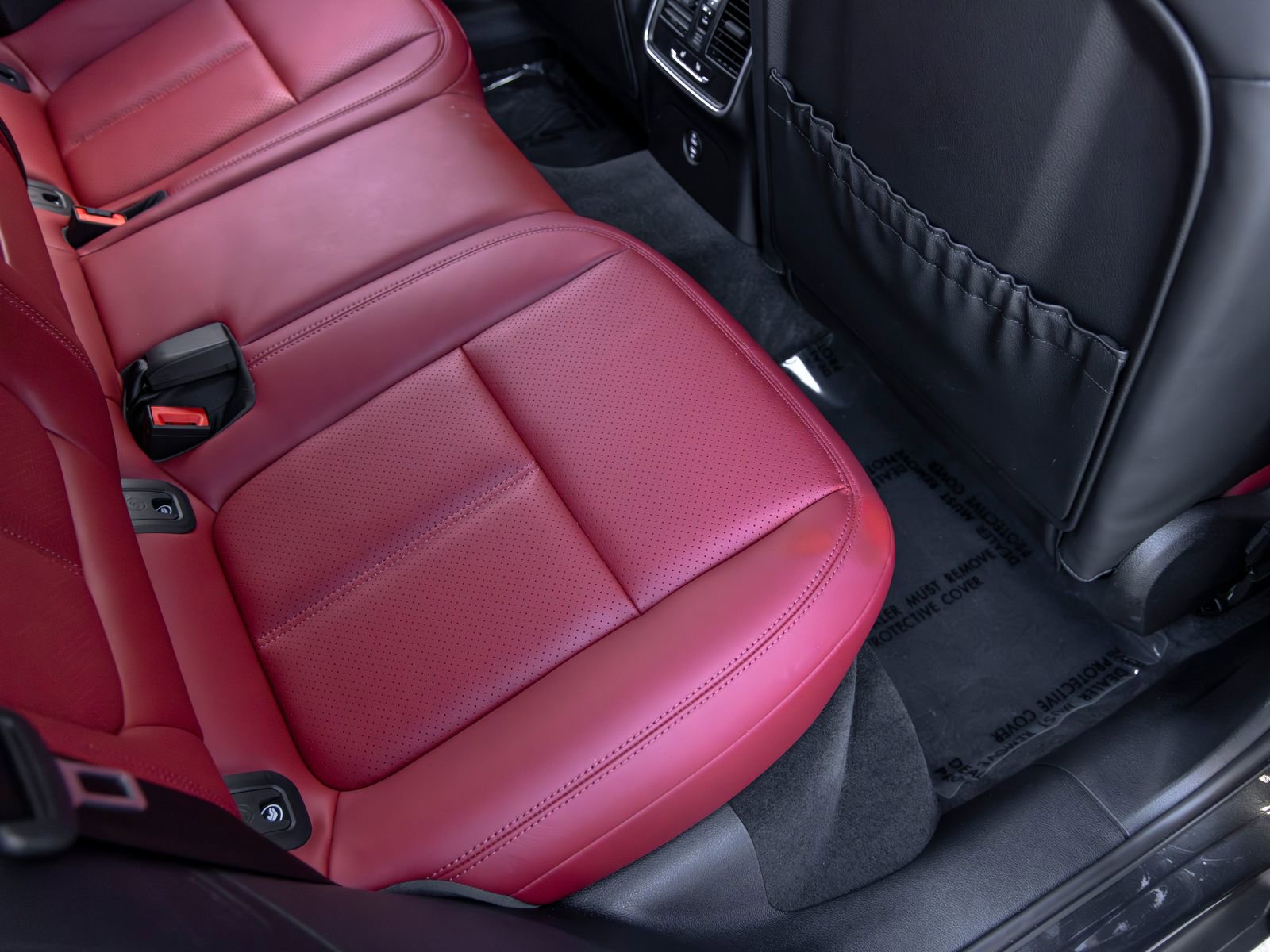 Certified 2023 Porsche Macan AWD/4WD image 48