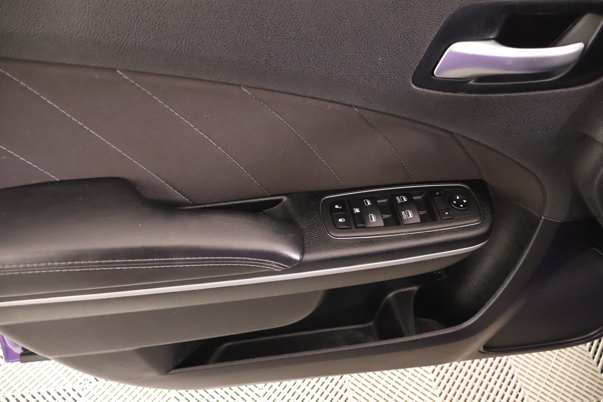 Used 2023 Dodge Charger SXT w/ Cold Weather Package RWD image 15