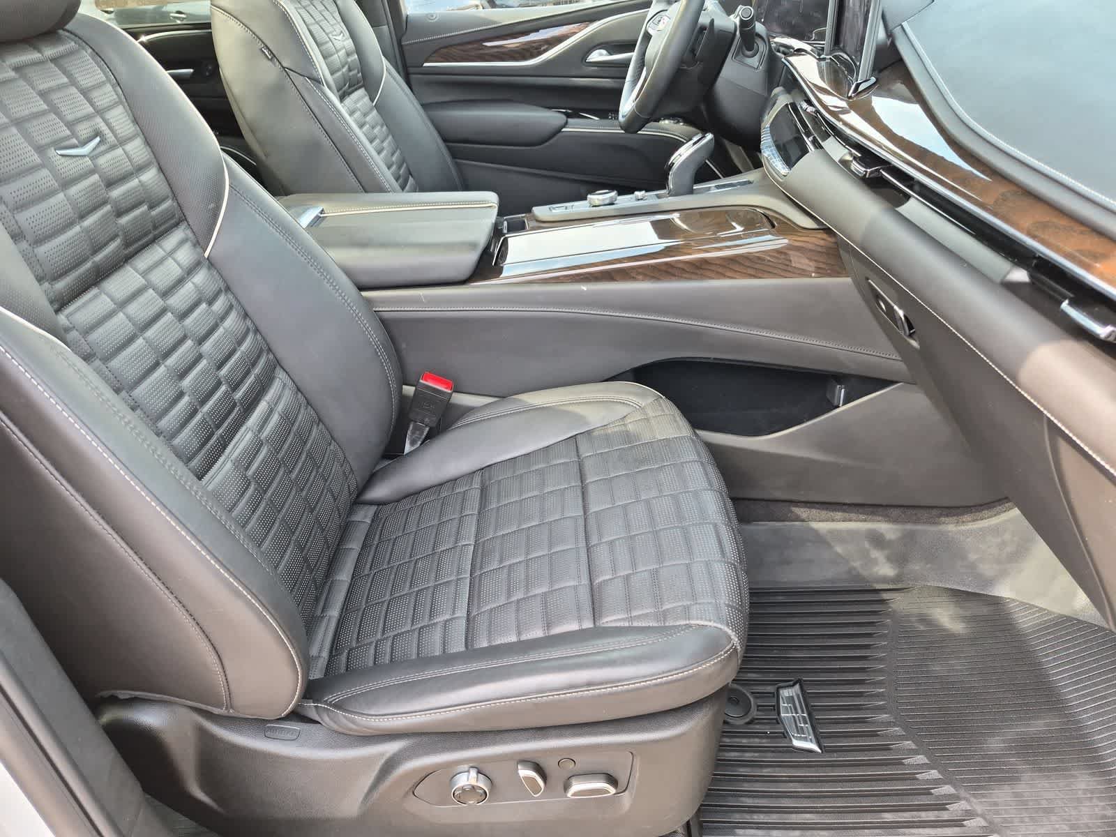 Used 2024 Cadillac Escalade Sport Platinum w/ LPO, ONYX Package AWD/4WD image 23