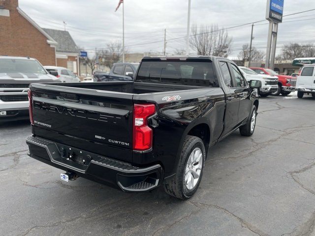 Used 2020 Chevrolet Silverado 1500 Custom w/ Custom Value Package image 3