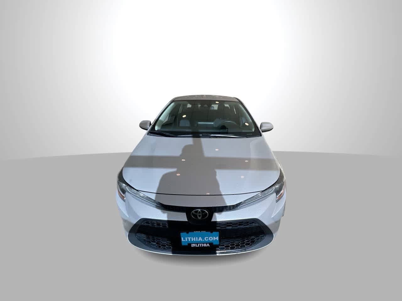 Used 2020 Toyota Corolla LE FWD image 3