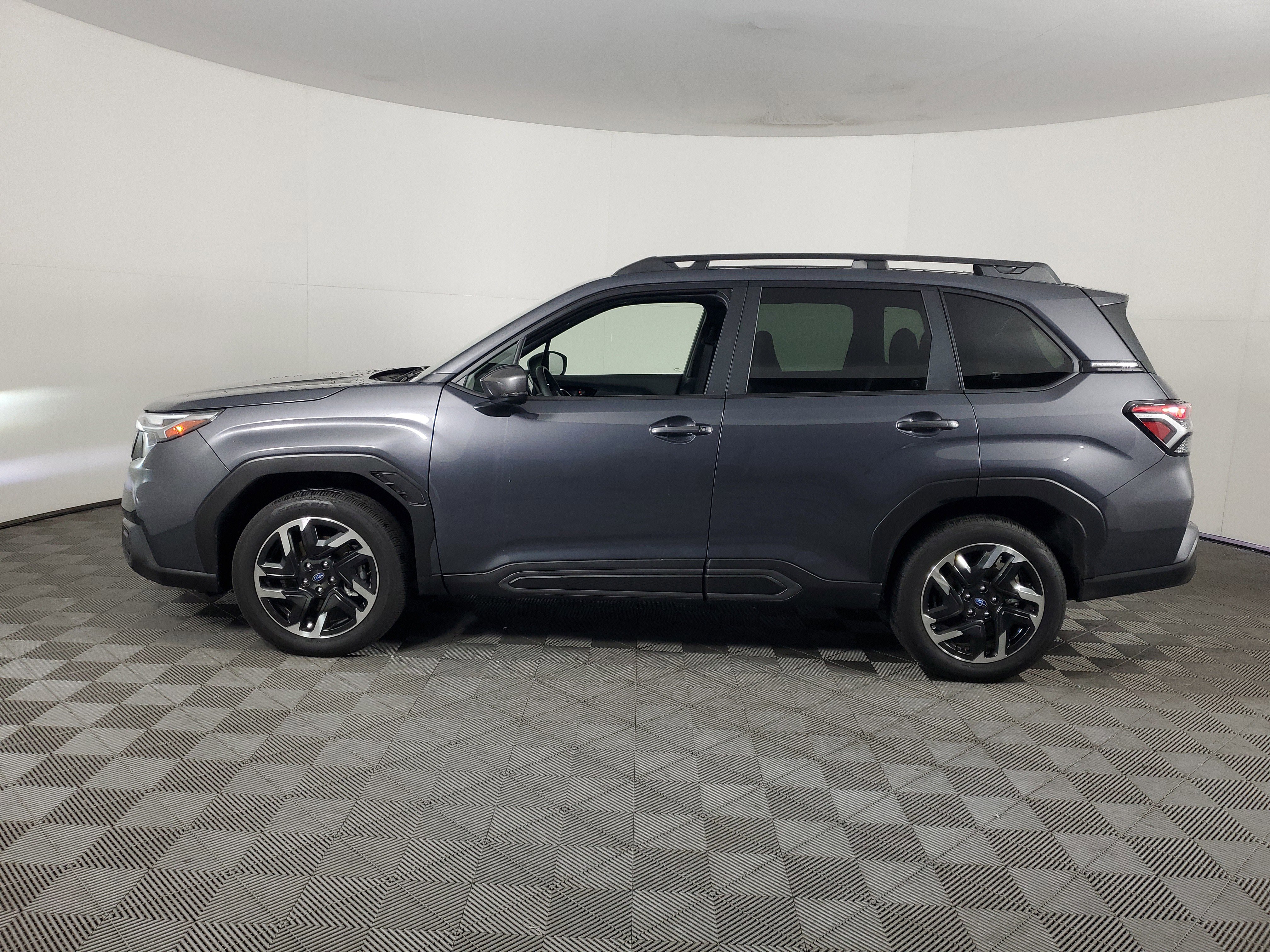 Used 2025 Subaru Forester Limited image 7