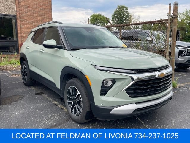 Used 2025 Chevrolet TrailBlazer LT w/ Convenience Package FWD image 4