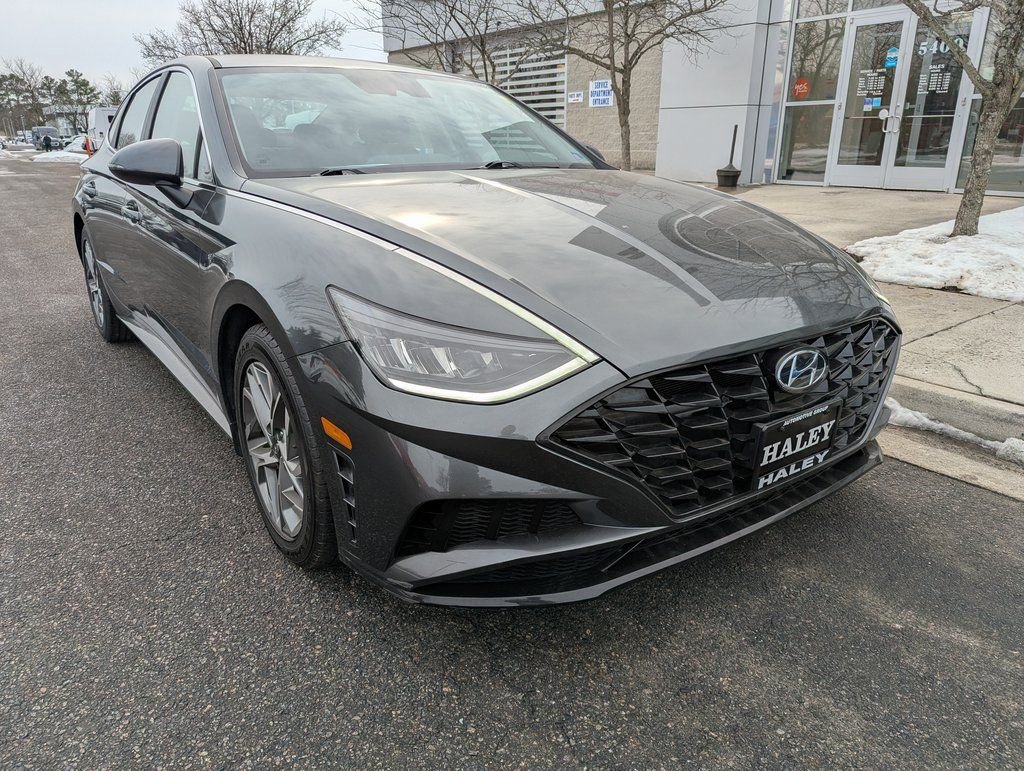 Used 2022 Hyundai Sonata SEL w/ Winter Weather Package image 1