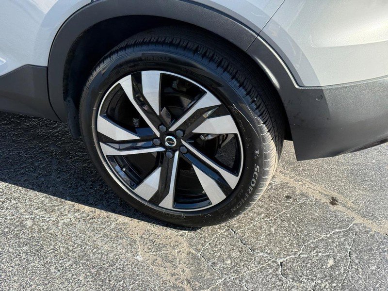 Certified 2023 Volvo XC40 B5 Ultimate w/ Protection Package Premier image 8