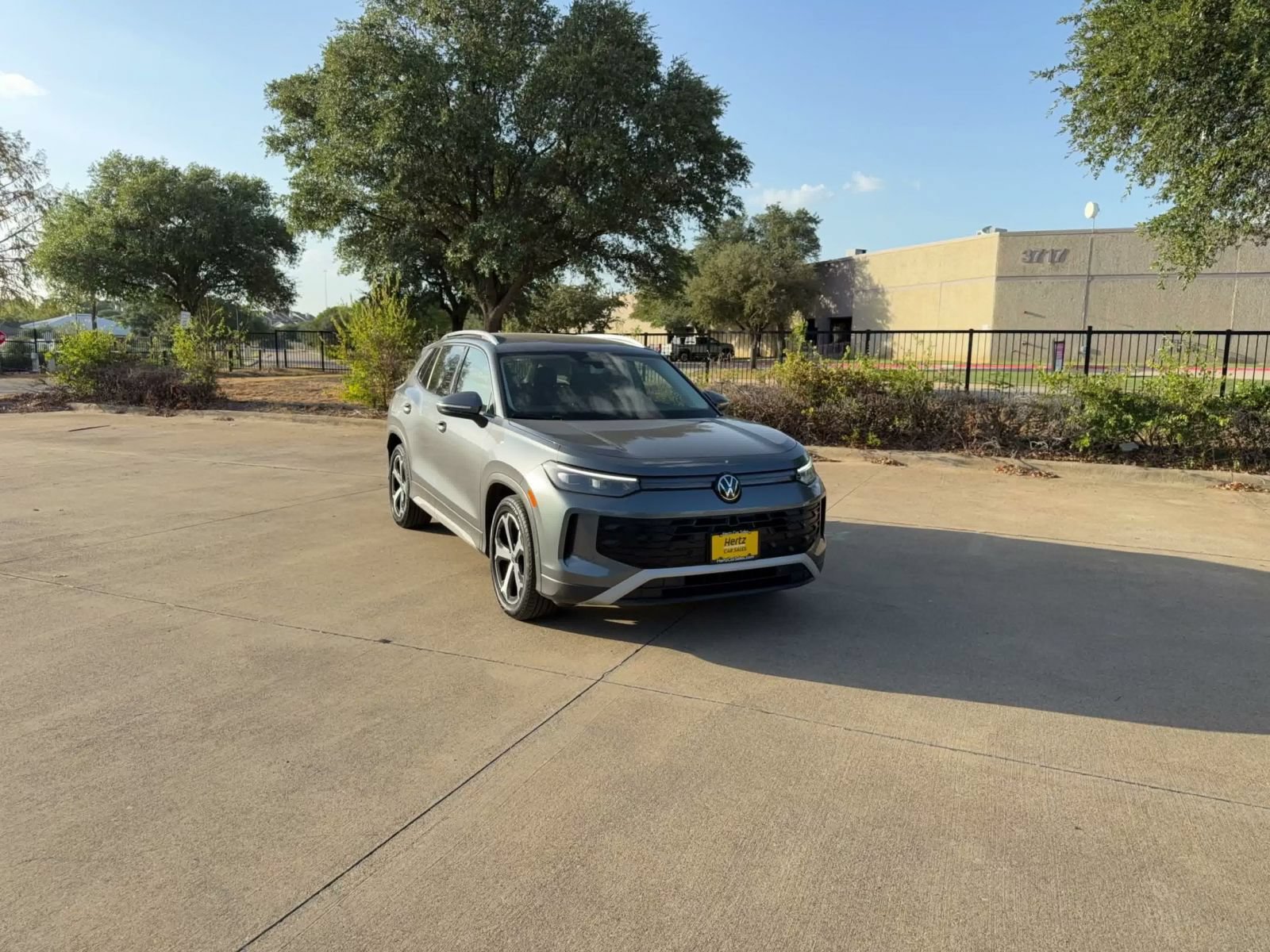 Used 2026 Volkswagen Tiguan SE FWD image 3