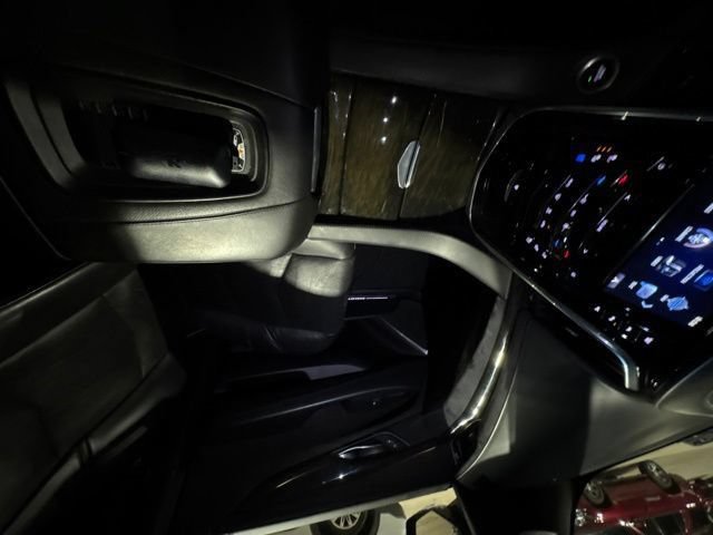 Used 2019 Cadillac Escalade ESV Platinum AWD/4WD image 15